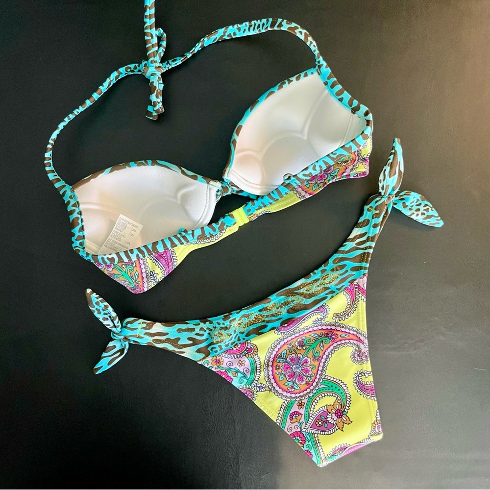 Vibrant Paisley Bikini Set in Blue and Yellow - Picture 4 of 8